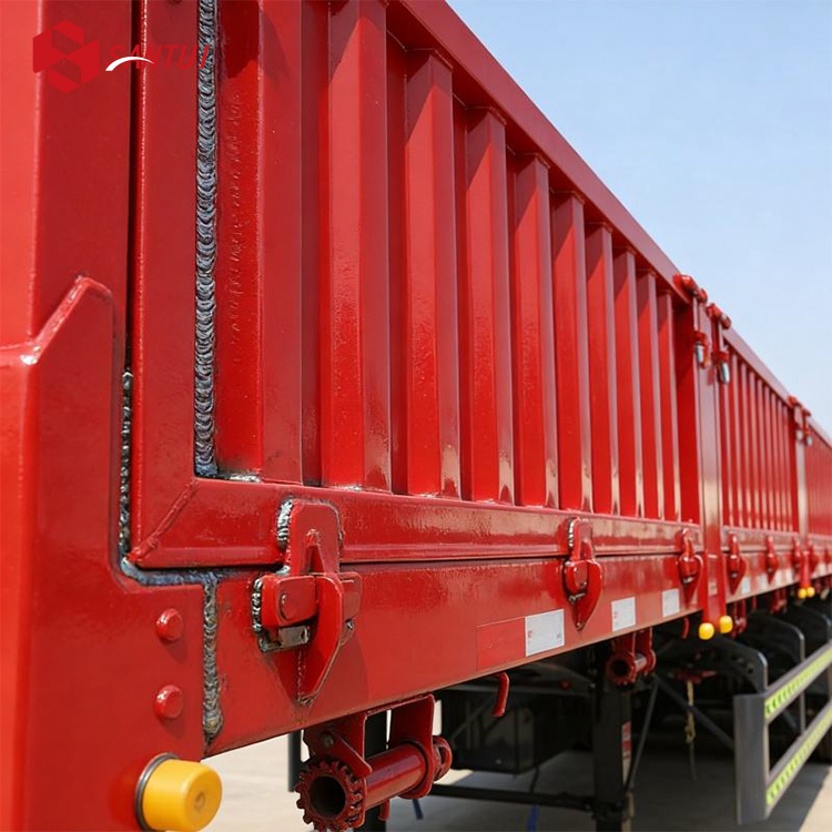 Side-wall semi-trailer / trailer for transporting livestock goods