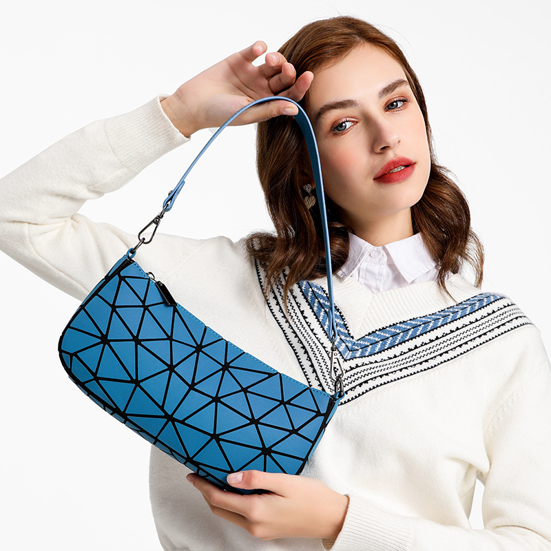 Cross border new 2025 crossbody shoulder bag autumn and winter trendy handbag versatile luminous geometric women's armpit bag