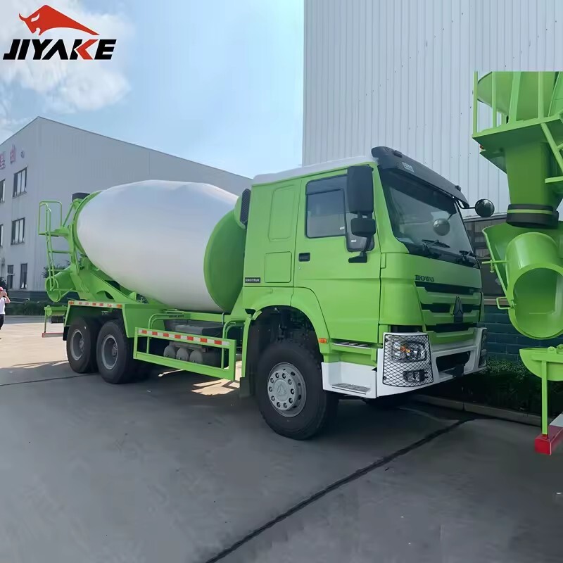Camion malaxeur à béton Camion malaxeur à béton