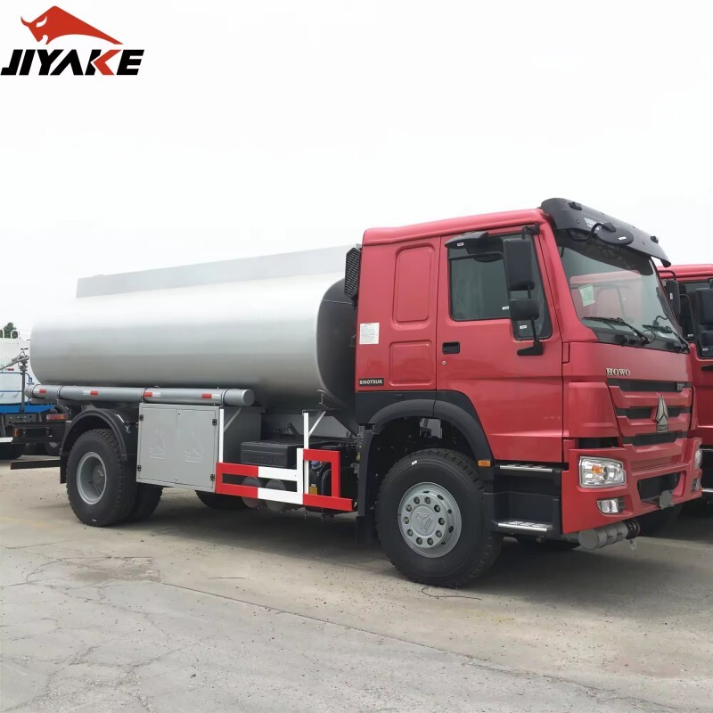 Camion-citerne à carburant