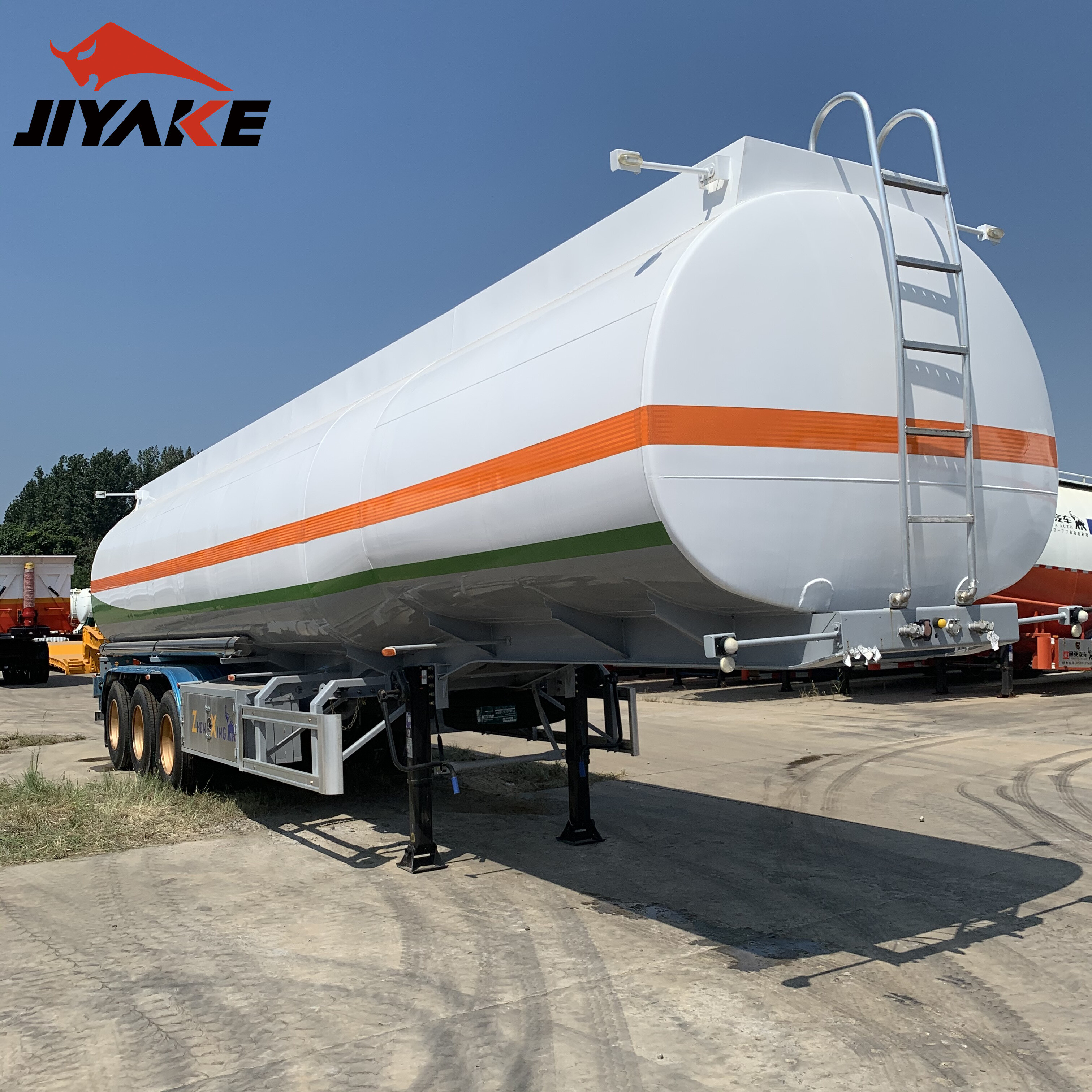 Semi-remorque-citerne pour le transport d’essence