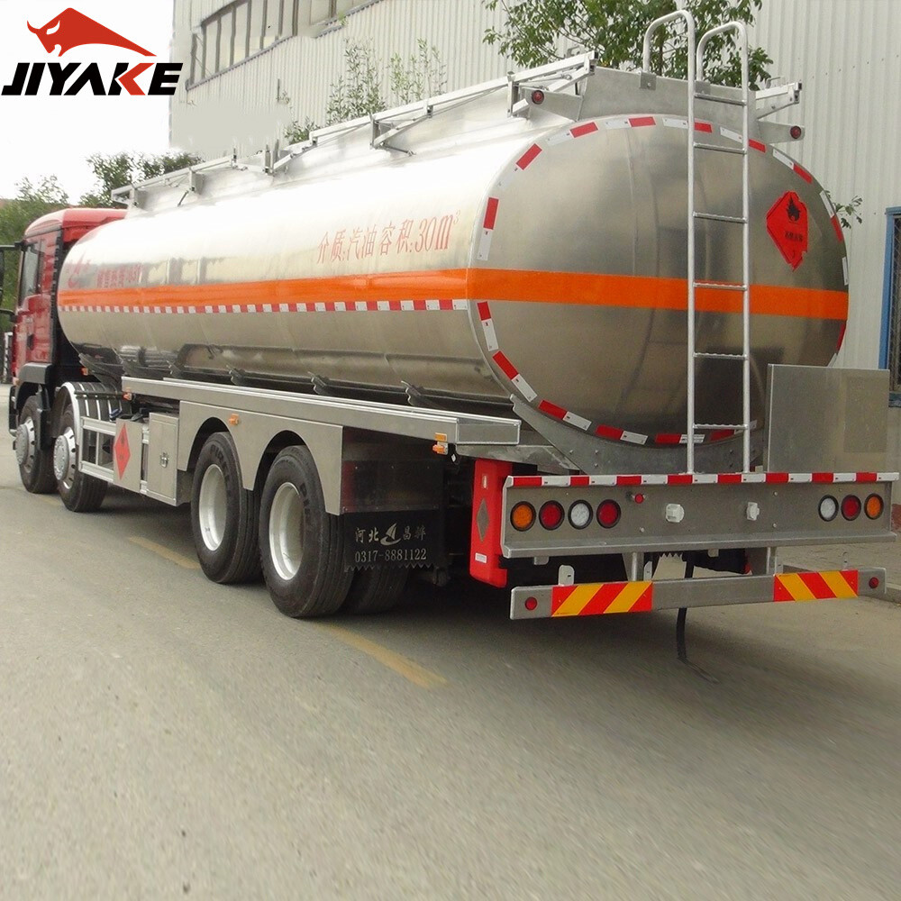 Camions-citernes : quelles réglementations les opérateurs doivent-ils connaître ?