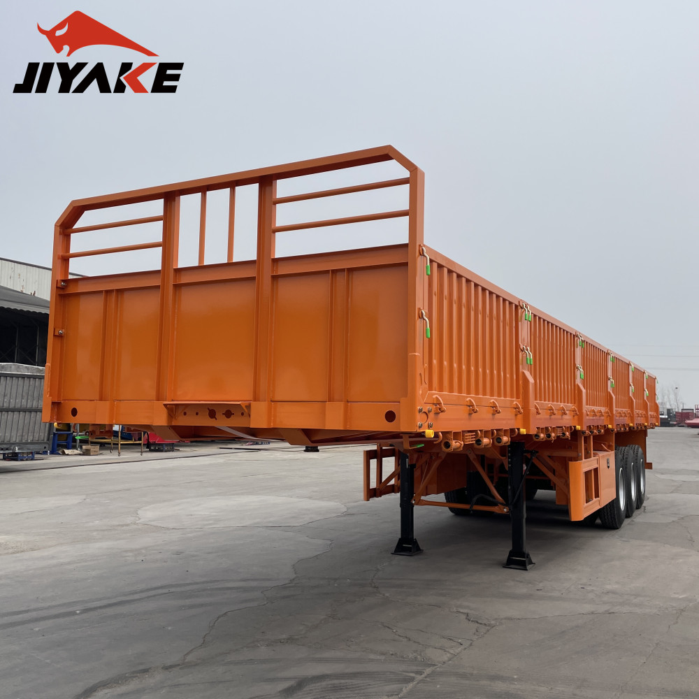 Semi-remorque à paroi latérale