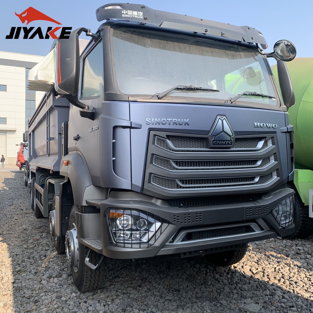 Camion à benne basculante