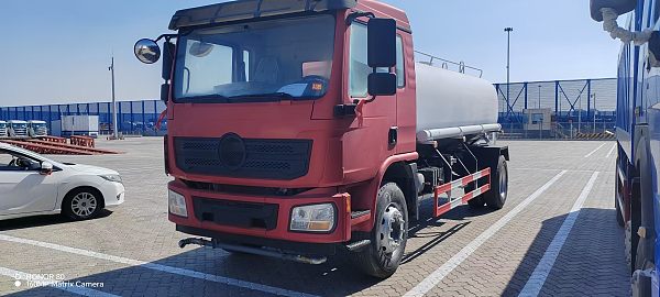 Camion-citerne à eau (2)@1x (1)