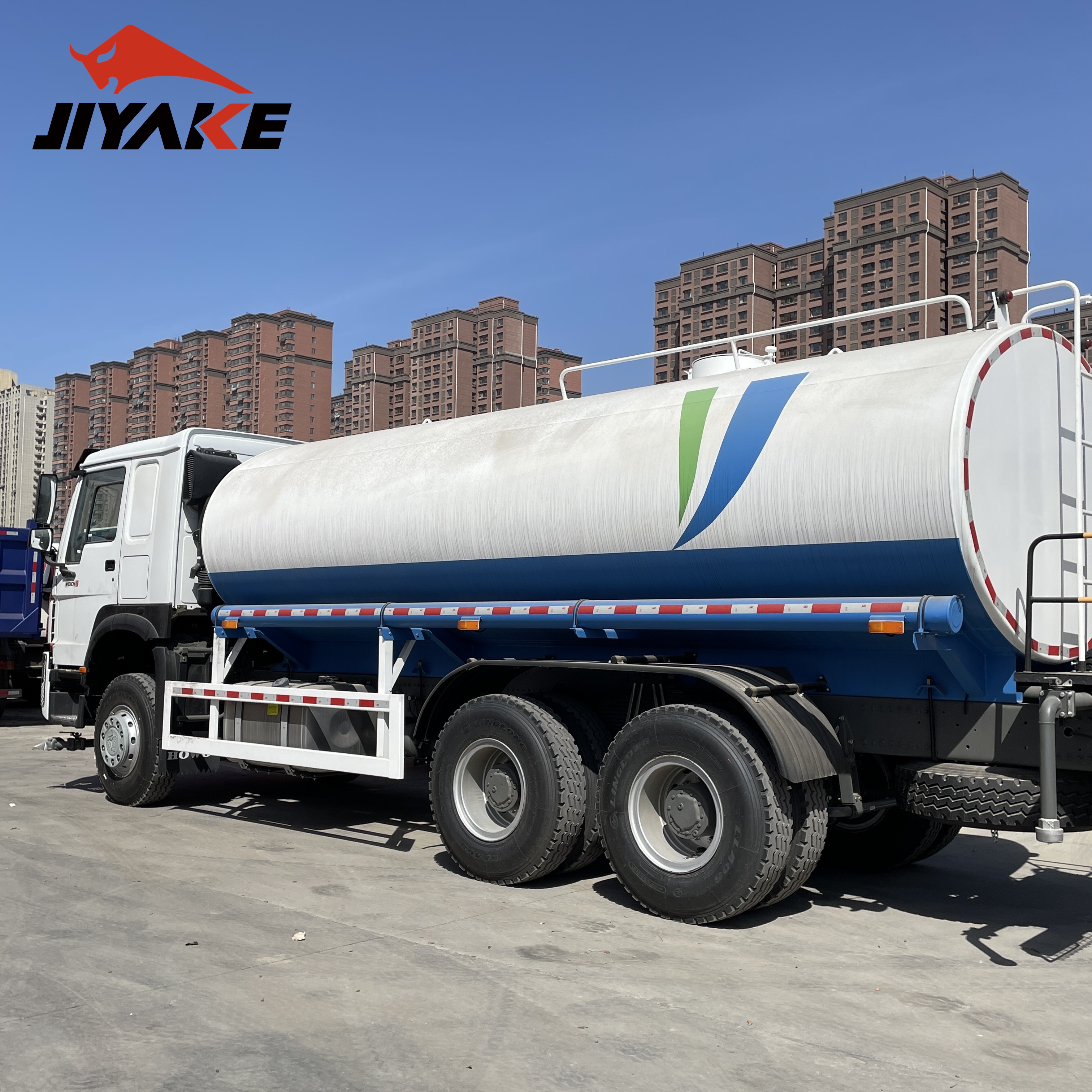 Camion-citerne à eau