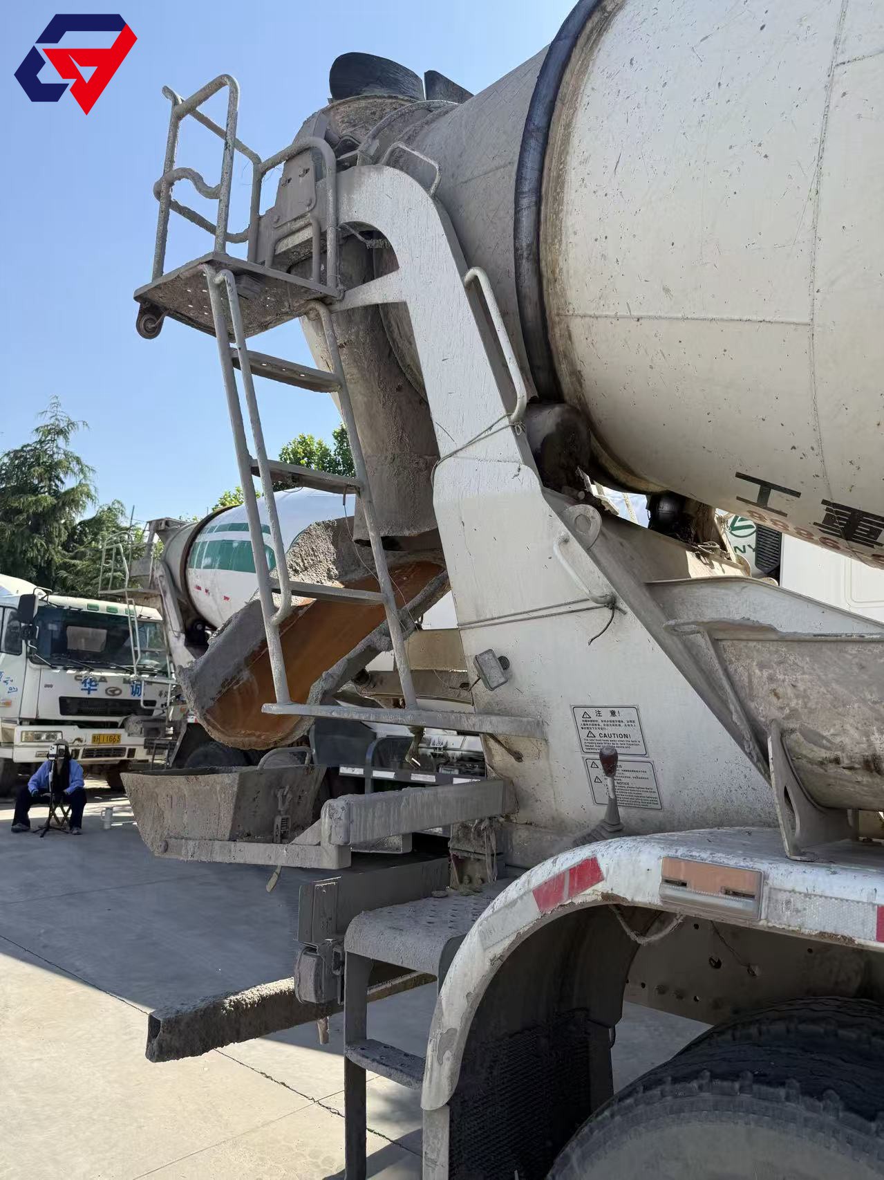 HOWO Golden Logo 8×4 Concrete Mixer Truck