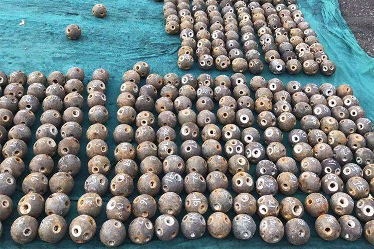 Bolt ball