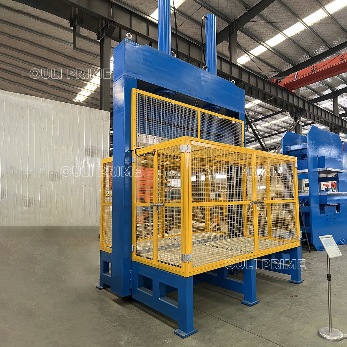 Vertical Hydraulic PET Film Roll Plastic Roll Scrap Paper Roll Cutting Guillotine Machine