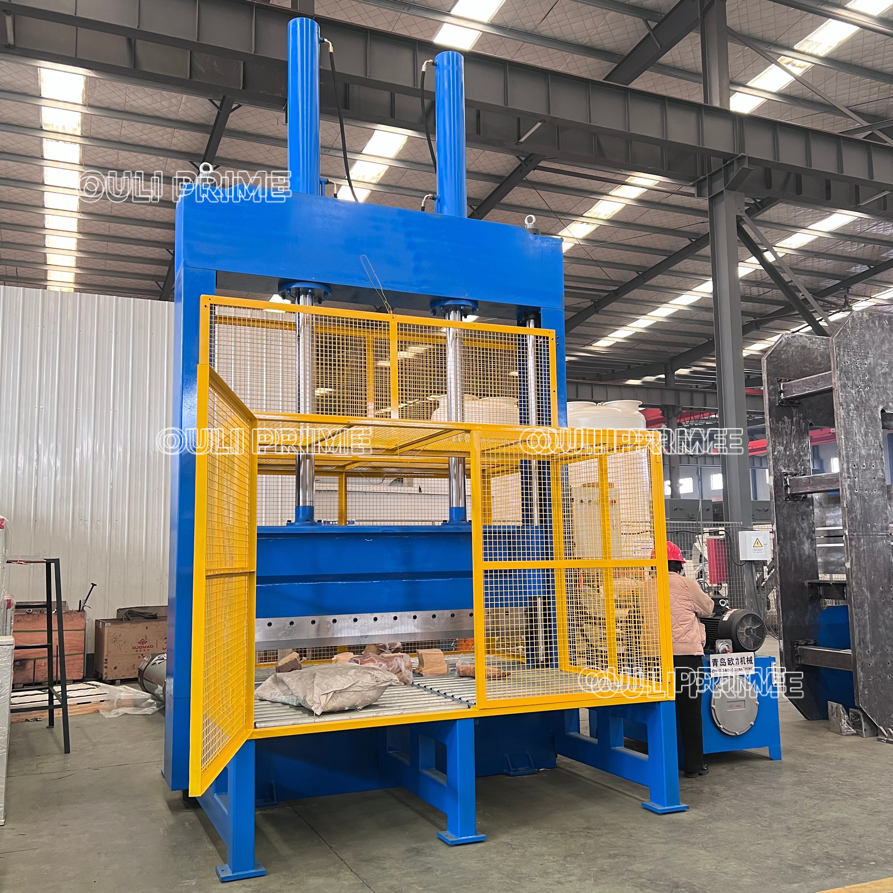 Vertical Hydraulic PET Film Roll Plastic Roll Scrap Paper Roll Cutting Guillotine Machine