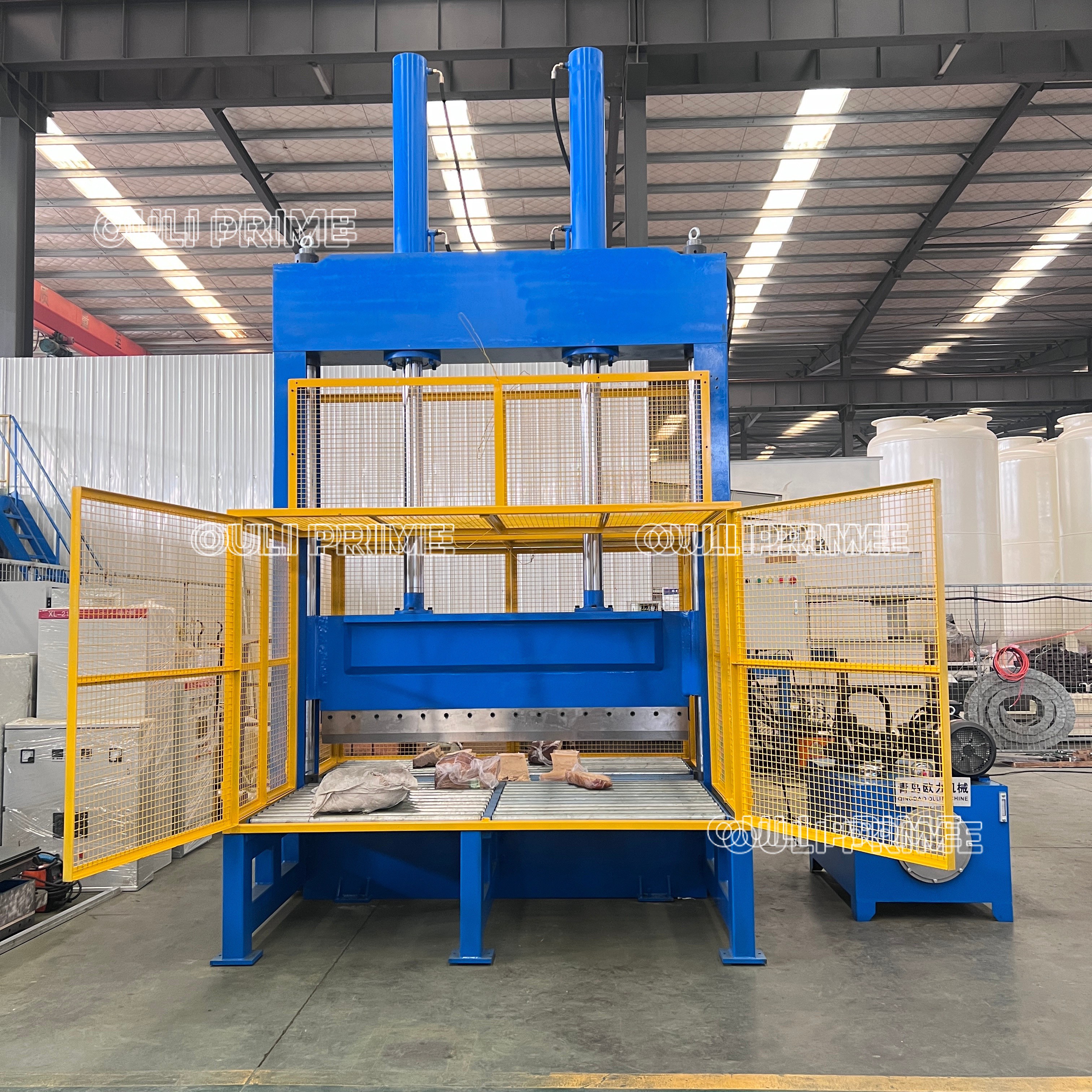 Vertical Hydraulic PET Film Roll Plastic Roll Scrap Paper Roll Cutting Guillotine Machine