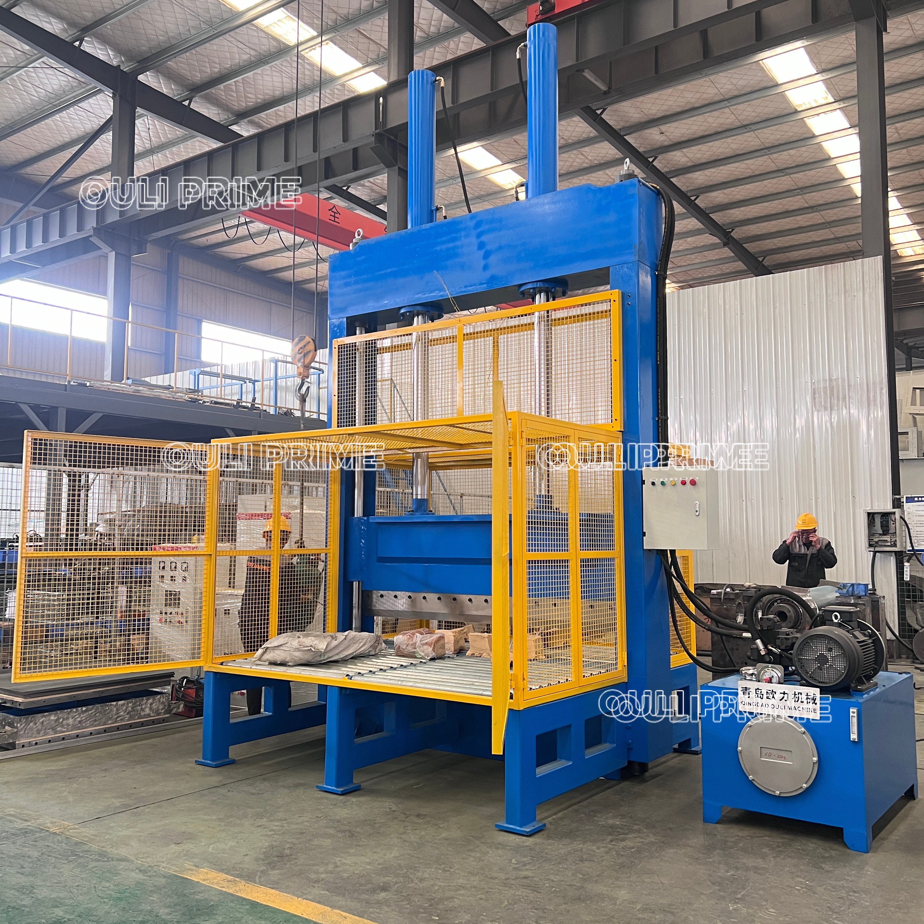 Vertical Hydraulic PET Film Roll Plastic Roll Scrap Paper Roll Cutting Guillotine Machine