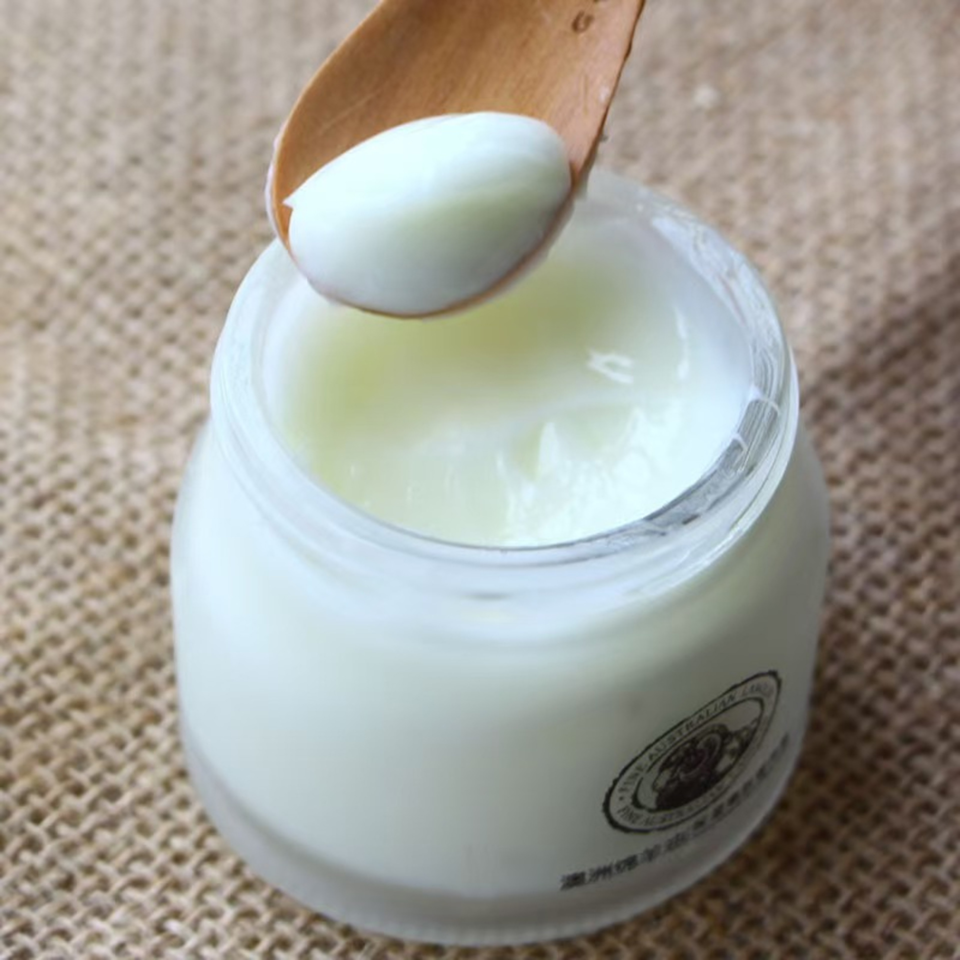 Customized Sheep Oil Deep Moisturizing and Moisturizing Body Care Ace for Autumn and Winter Dry Skin Savior, Available for the Whole Body Customized Sheep Oil Deep Moisturizing and Moisturizing Body Care Ace for Autumn and Winter Dry Skin Savior, Available for the Whole Body