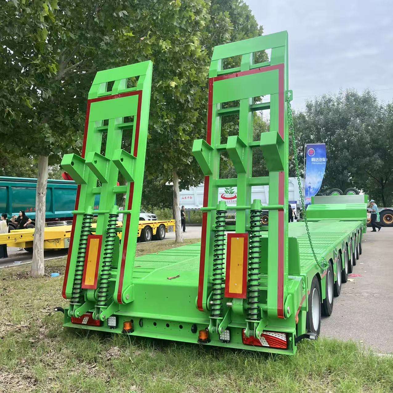 Heavy-duty 8-axle 120-ton low flatbed semi-trailer