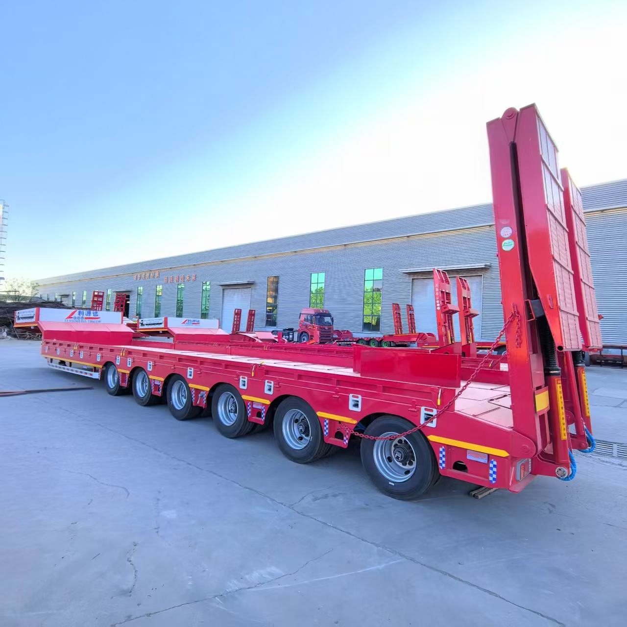 6 Axle 120 Tons Heavy Duty Lowboy Loader Low Bed Semi Trailer with Double Section Hydraulic Ladder 