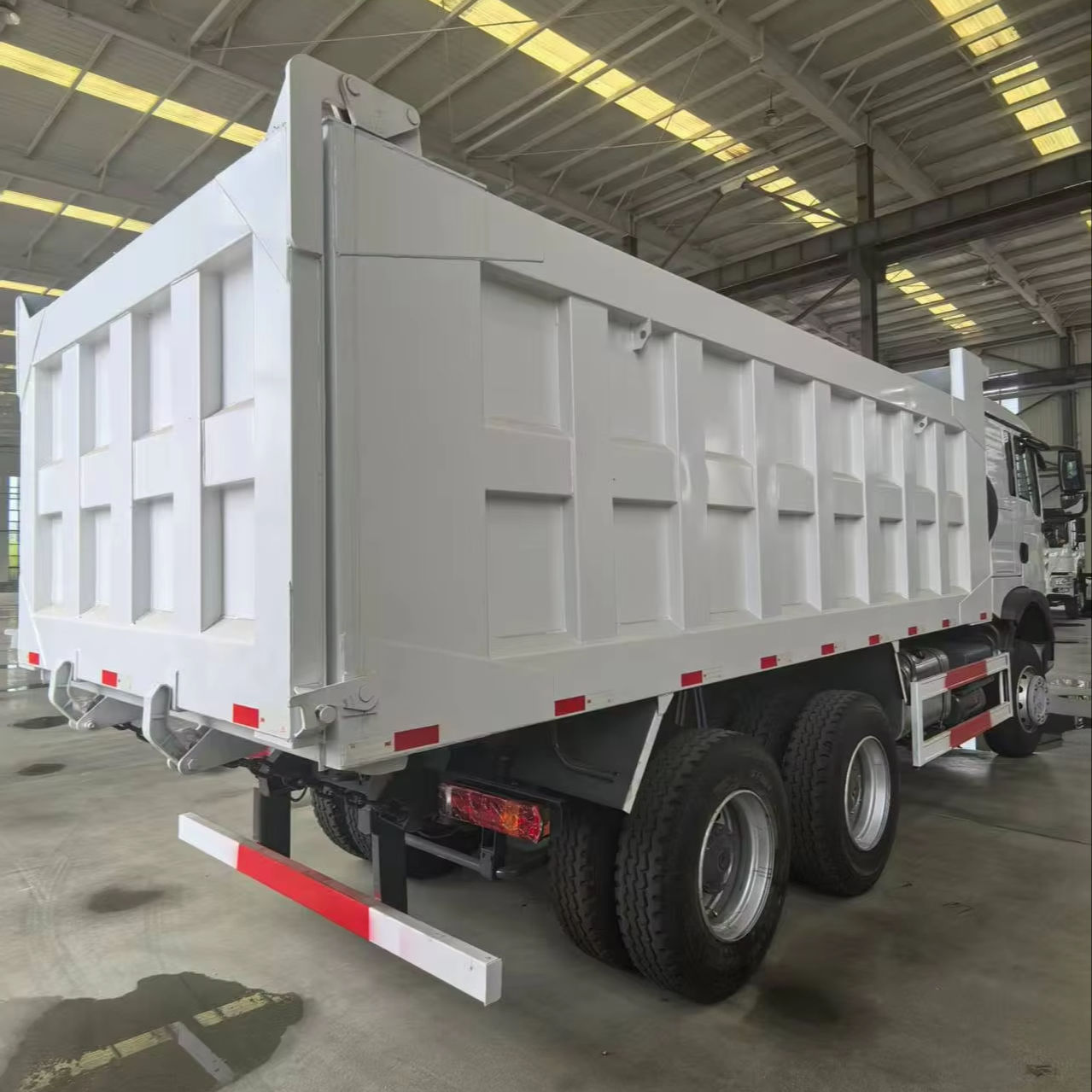 Sinotruk New and Used Howo 10-Wheel Dump Trucks for Mining