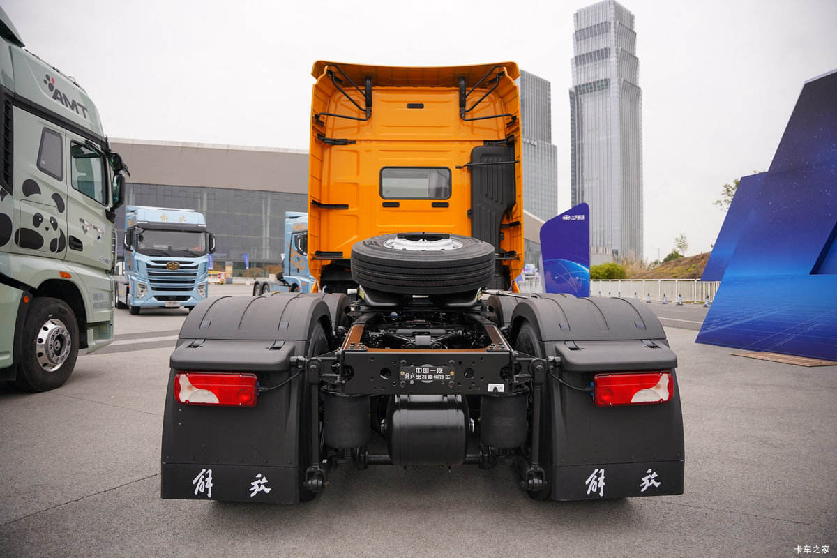 FAW J7 Heavy Duty Truck New 560hp 6x4 Diesel AMT Tractor with Left Steering Drive Wheel
