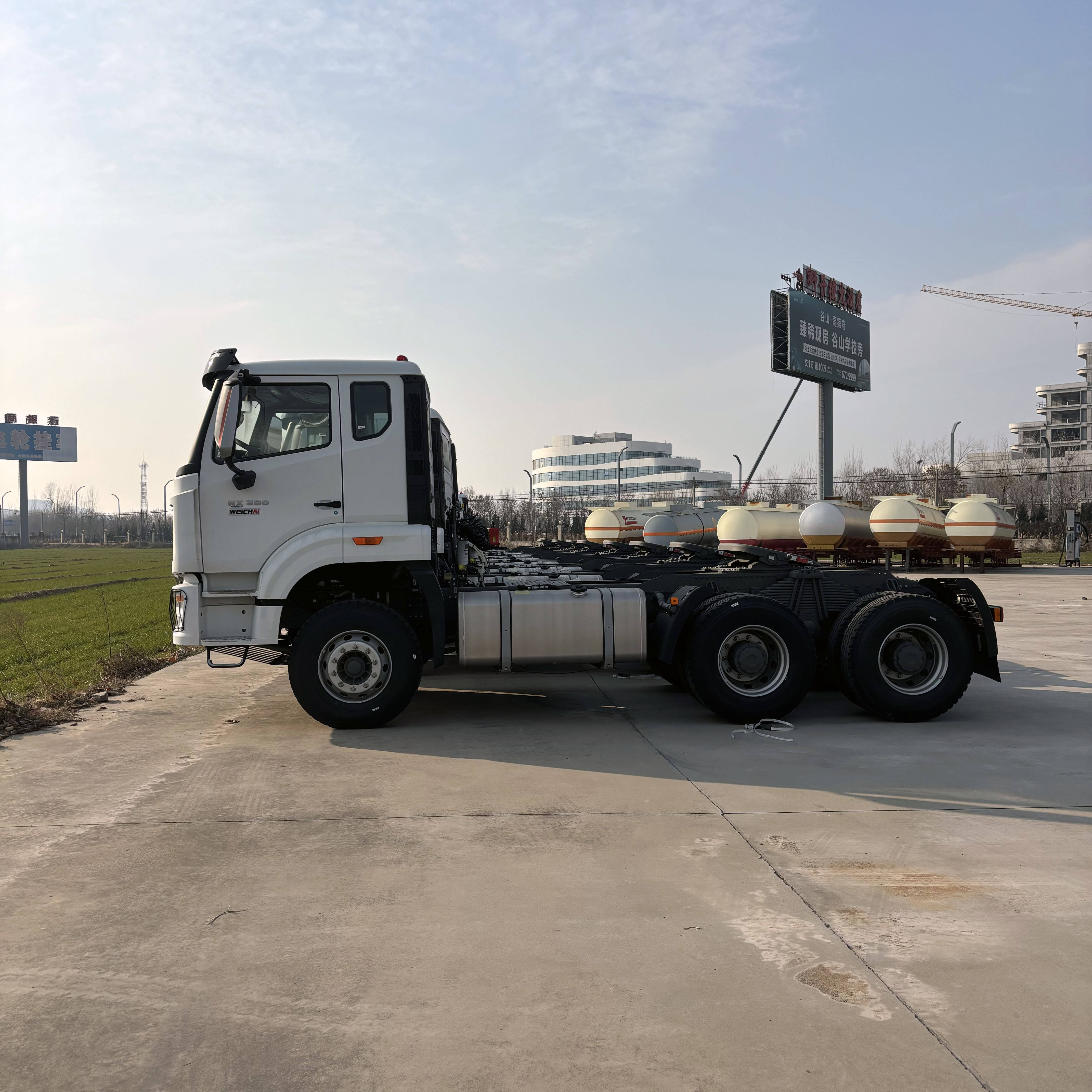 Sinotruk Howo T7H 6x4 430HP Used Tractor Trailer Head Truck 