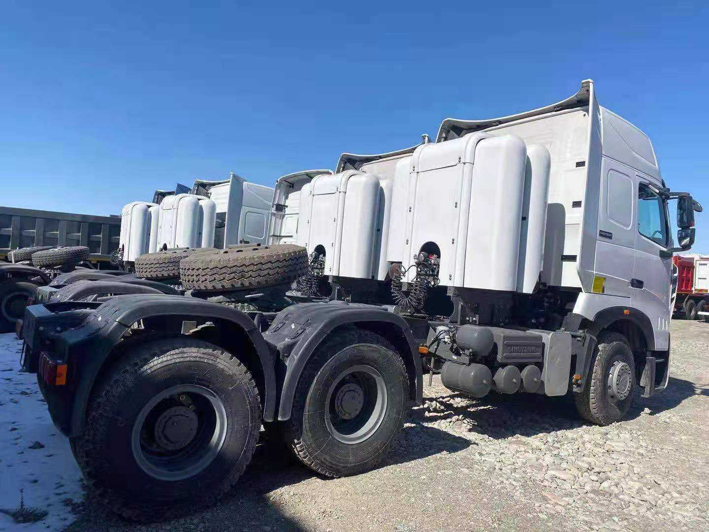 Howo Sinotruk 6X4 Tractor Truck Manual 351-450HP Diesel Fuel Weichai Logistic Prime Mover