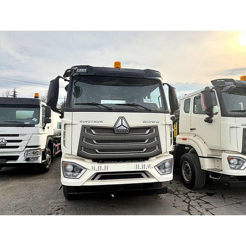 Sinotruk Howo Prime Mover 4x2 Diesel Trailer Head 440 Hp Tractor Truck with Left Steering New Condition