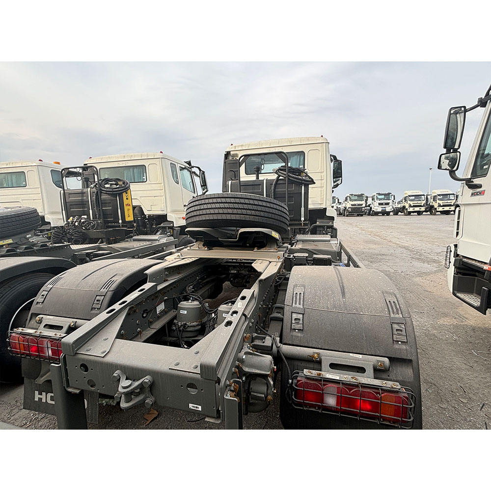 Sinotruk Howo Prime Mover 4x2 Diesel Trailer Head 440 Hp Tractor Truck with Left Steering New Condition