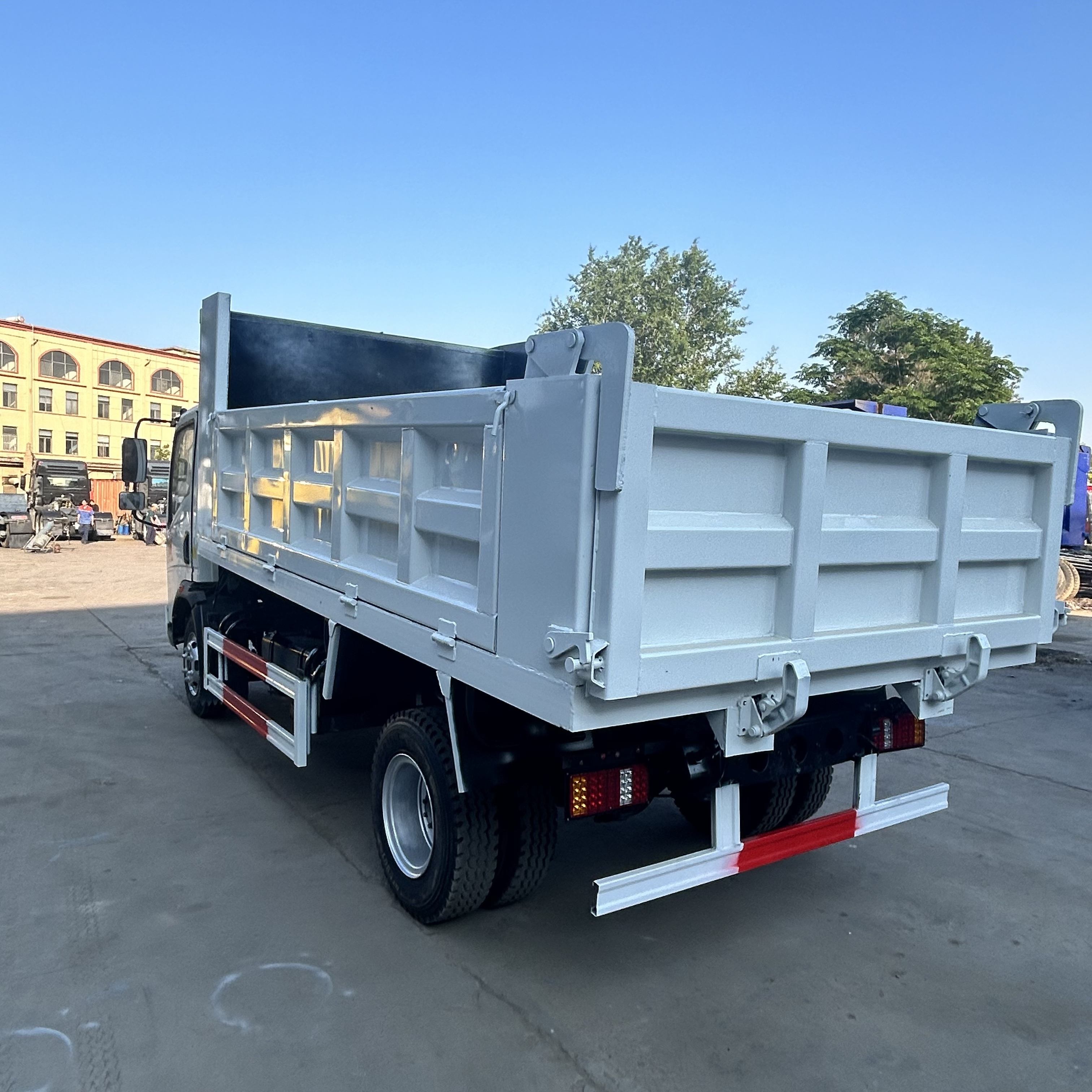 HOWO 4x2 Mini Dump Truck