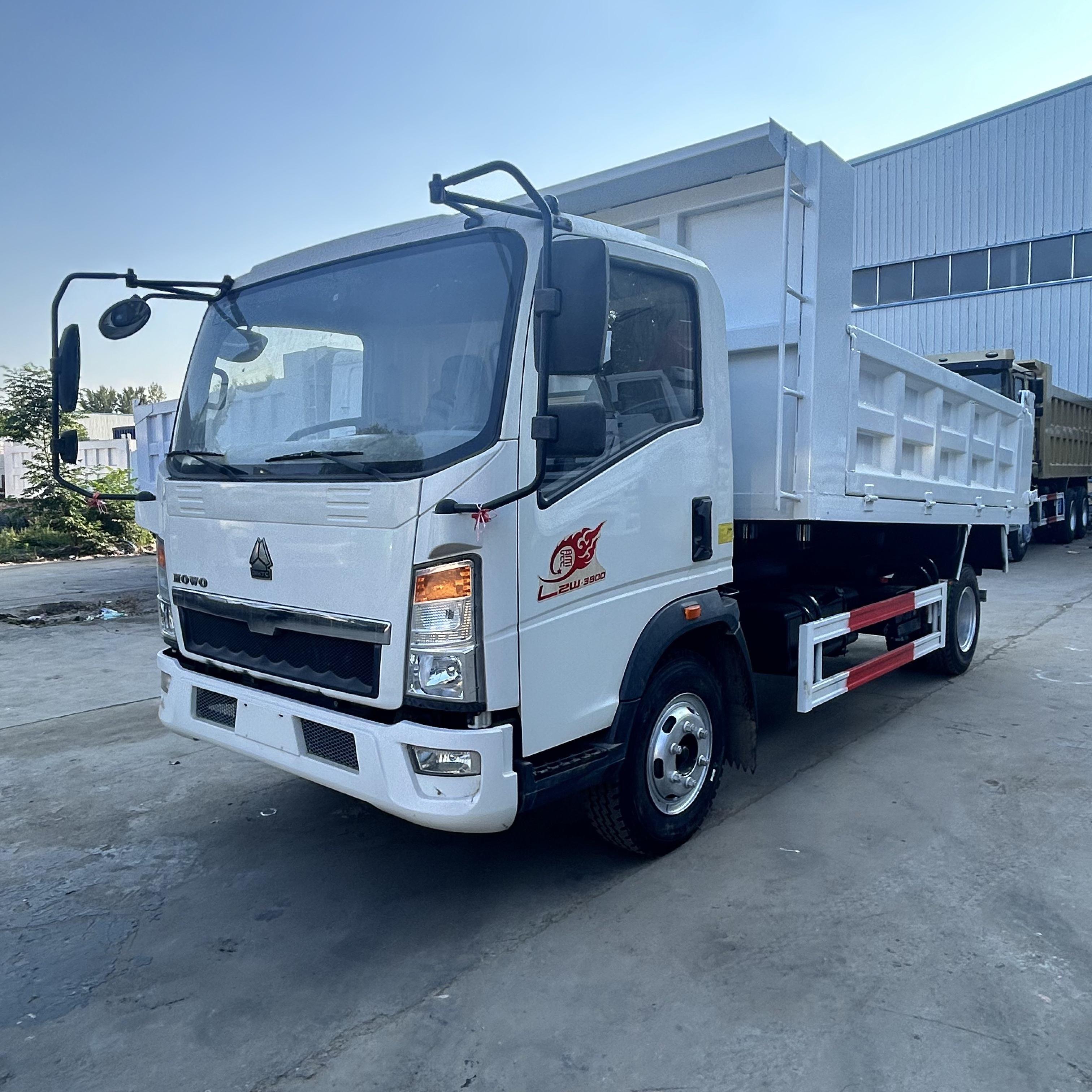 HOWO 4x2 Mini Dump Truck