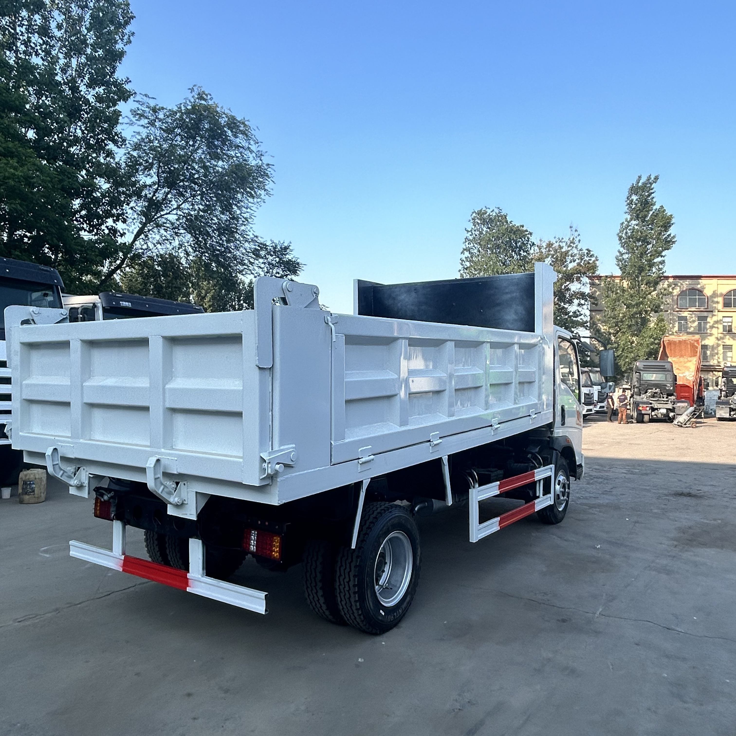 HOWO 4x2 Mini Dump Truck