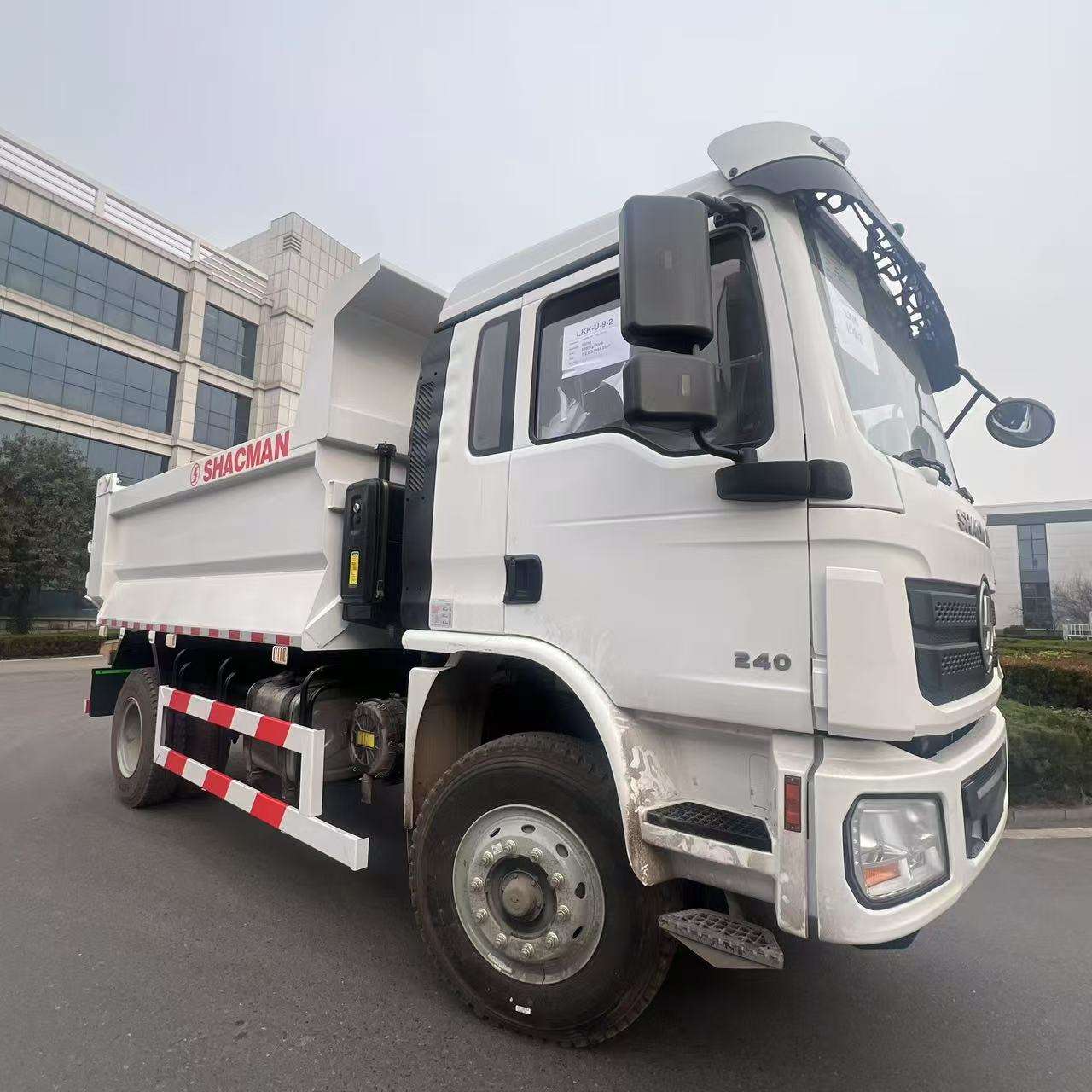 Shaanxi Automobile L3000 4x2 All-Round Highway Dump Truck with 11R22.5 Tires