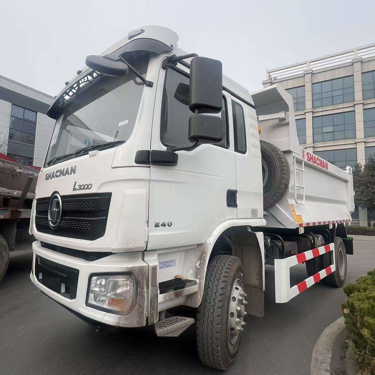 Shaanxi Automobile L3000 4x2 All-Round Highway Dump Truck with 11R22.5 Tires
