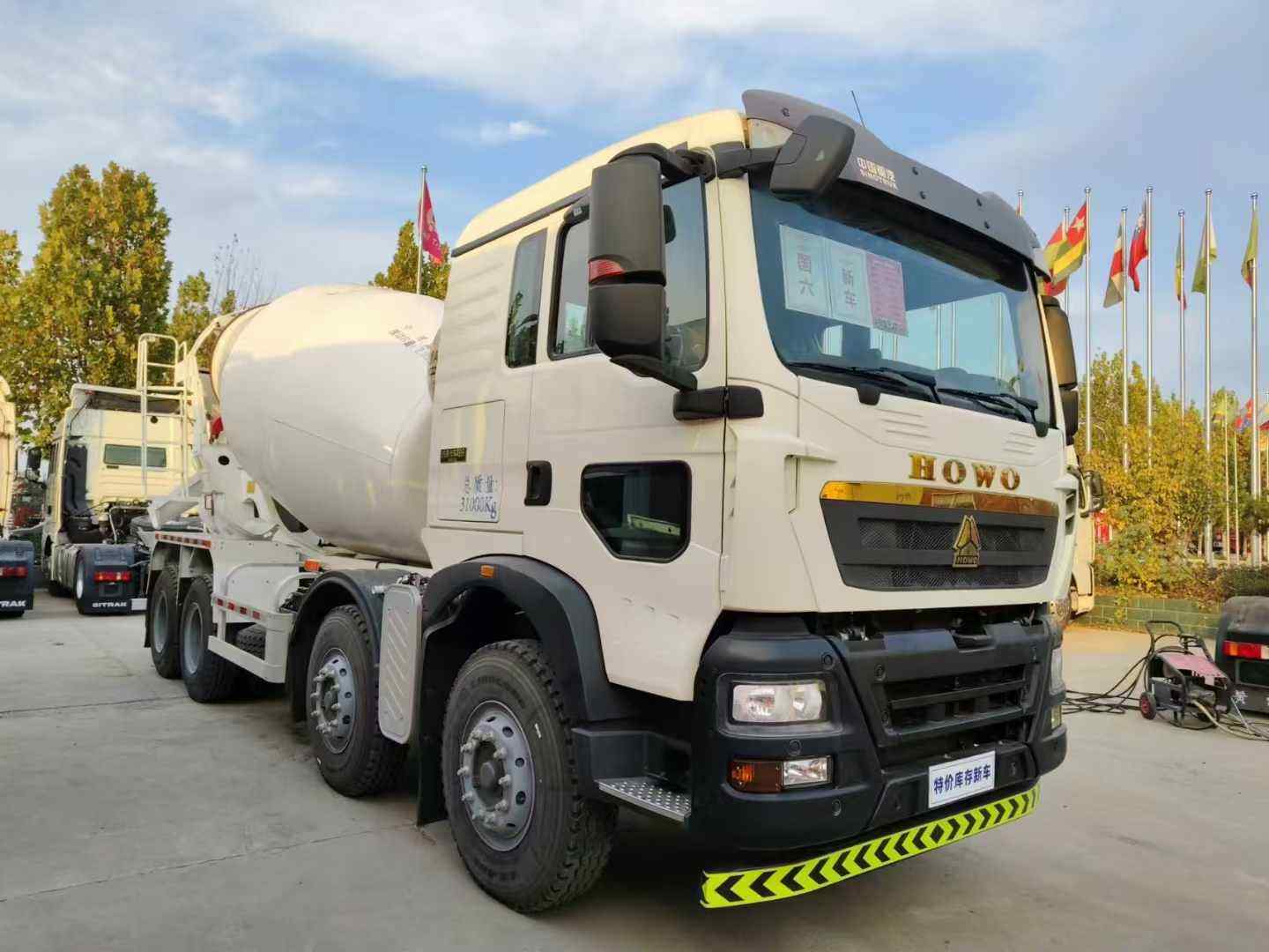 SINOTRUCK Howo TX Mixer Truck 351-450hp Euro 6 8X4 Drive 21-30T Load