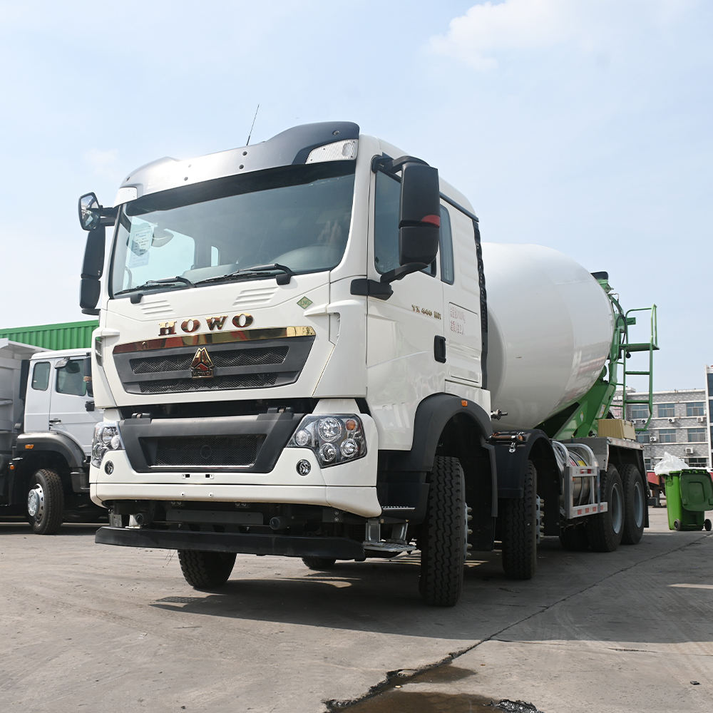 Boutique Second Hand 2022 8x4 12cubic HOWO TX Chassis ZOOMLION Upper Box Concrete Mixer Truck
