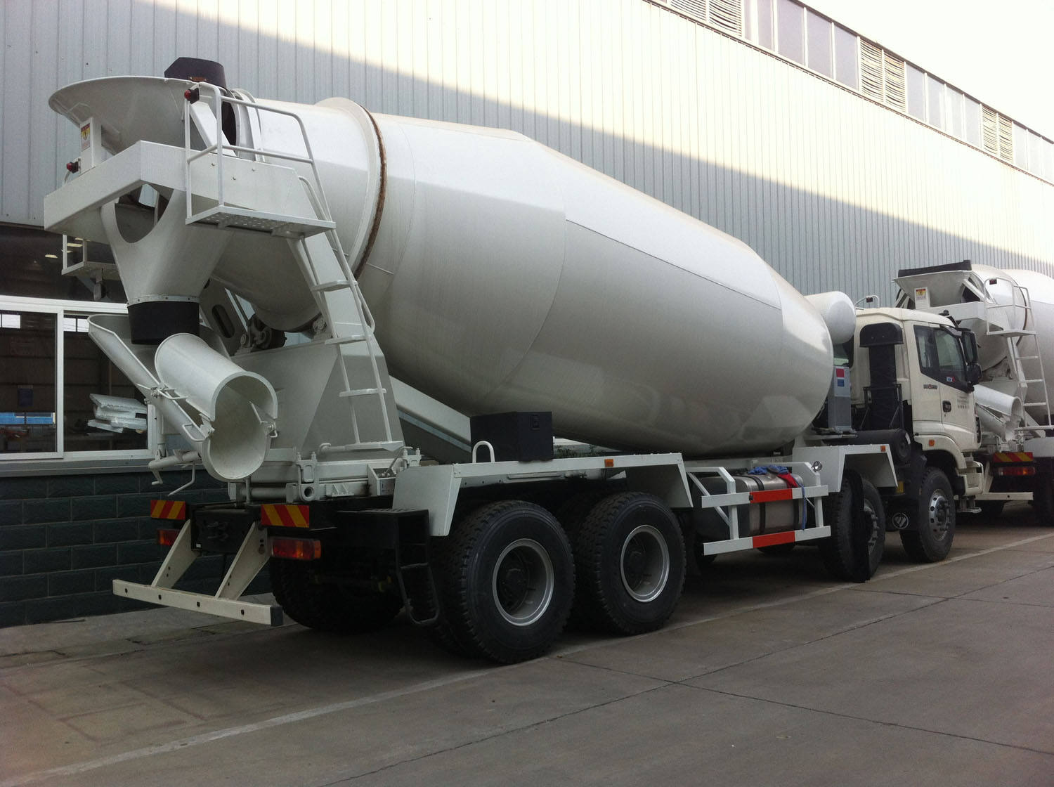 SHACMAN 8X4 9 Cubic 10m3 12cbm Cement Mixer Truck