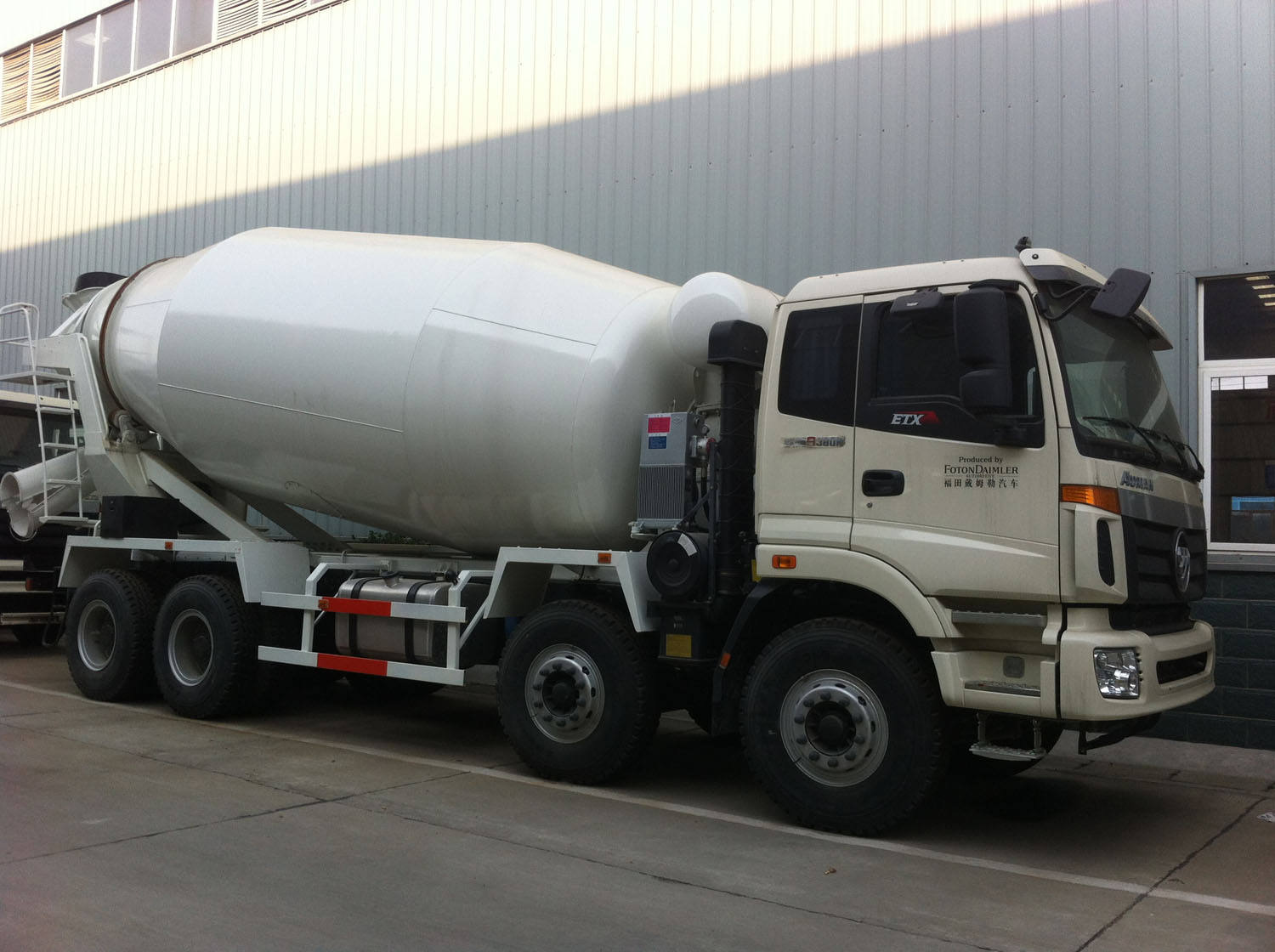 SHACMAN 8X4 9 Cubic 10m3 12cbm Cement Mixer Truck