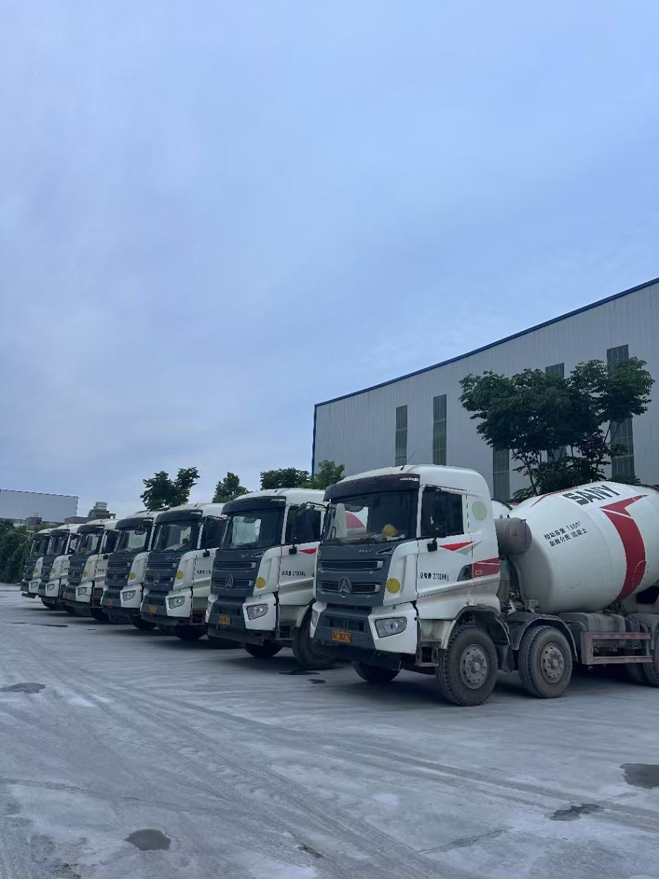 SHACMAN 8X4 9 Cubic 10m3 12cbm Cement Mixer Truck