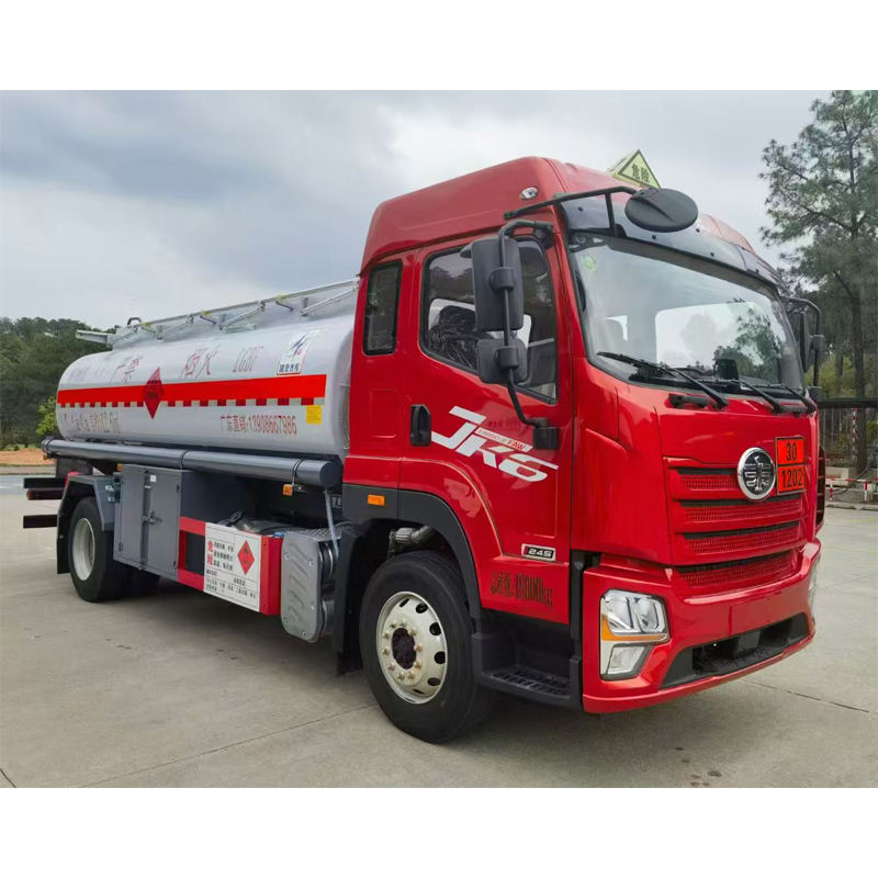 FAW Jiefang 4x2 Tanker Trucks Are Used for Commercial Fuel Transportation and Industrial and Mining Oil Transportation.