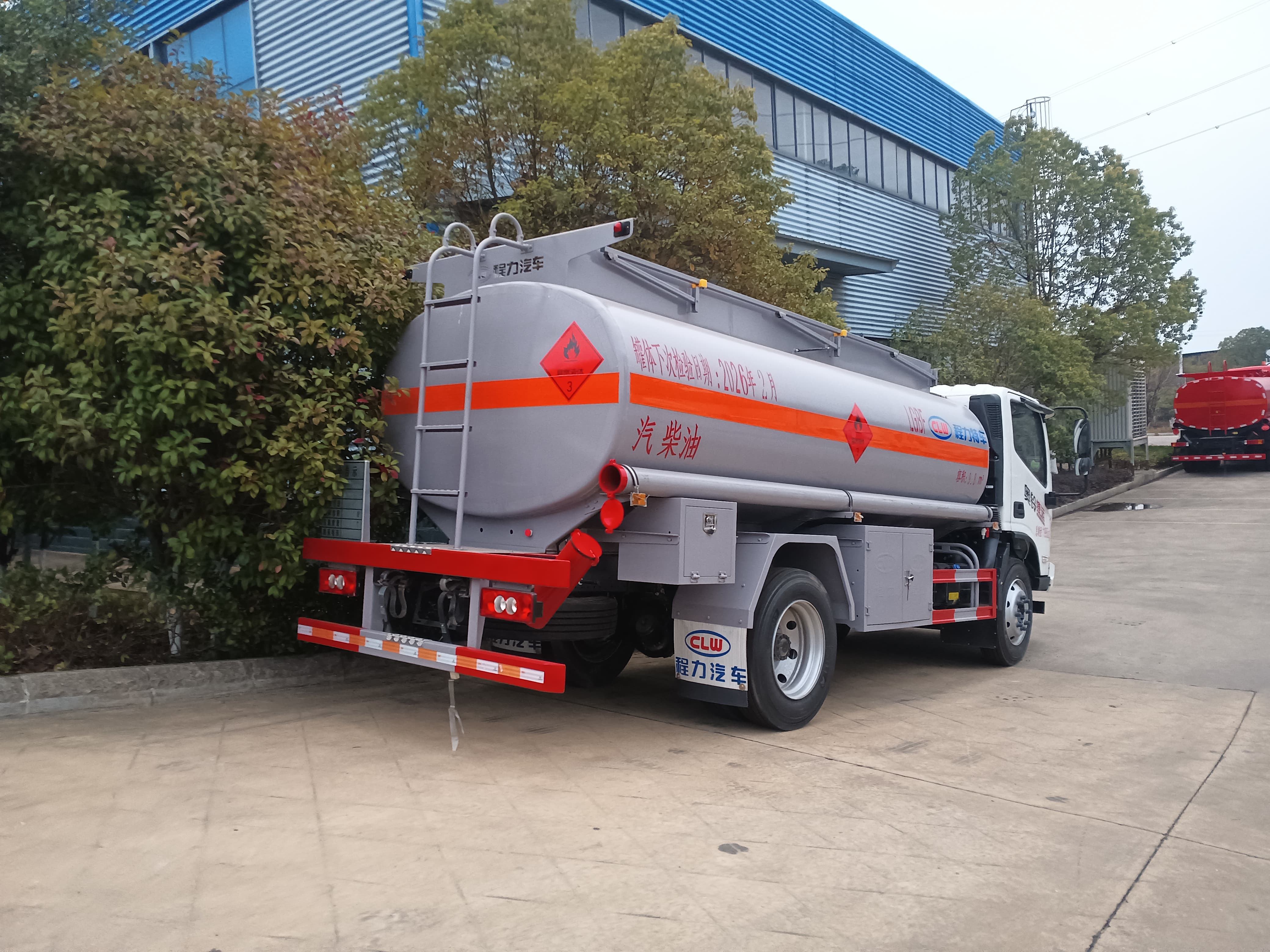 Foton 4x2 Small Fuel Tank Truck 5000L-10000L Stainless Steel Mobile Oil Tanker