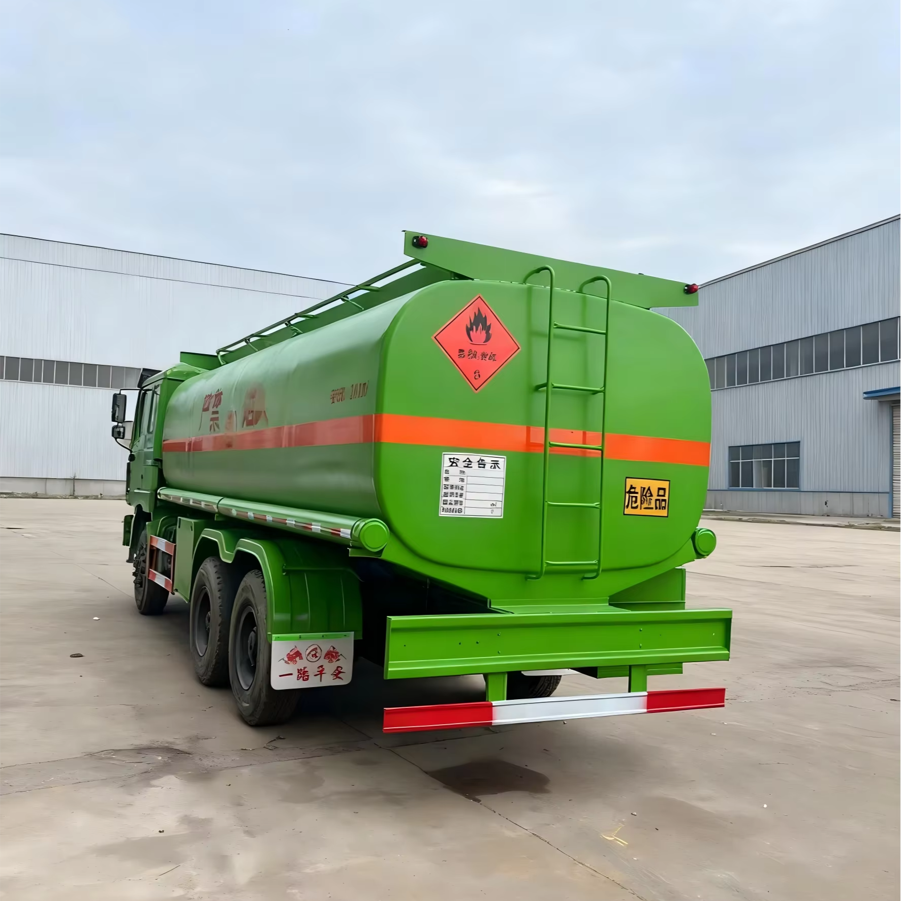 Shacman F3000 Oil Tank 6X4 Heavy Duty Oil Tank Truck 20000-35000liters Gasoline Diesel Storage Truck