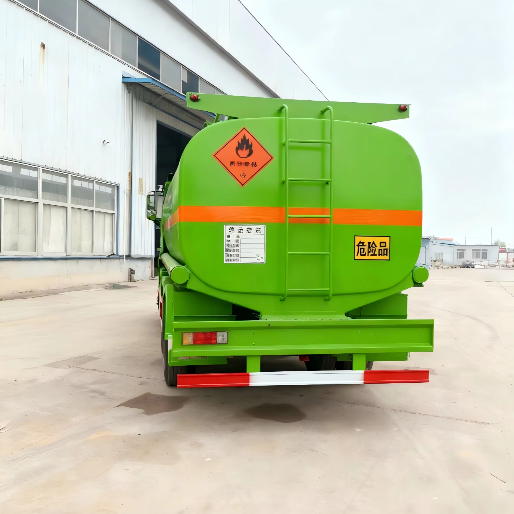 Shacman F3000 Oil Tank 6X4 Heavy Duty Oil Tank Truck 20000-35000liters Gasoline Diesel Storage Truck
