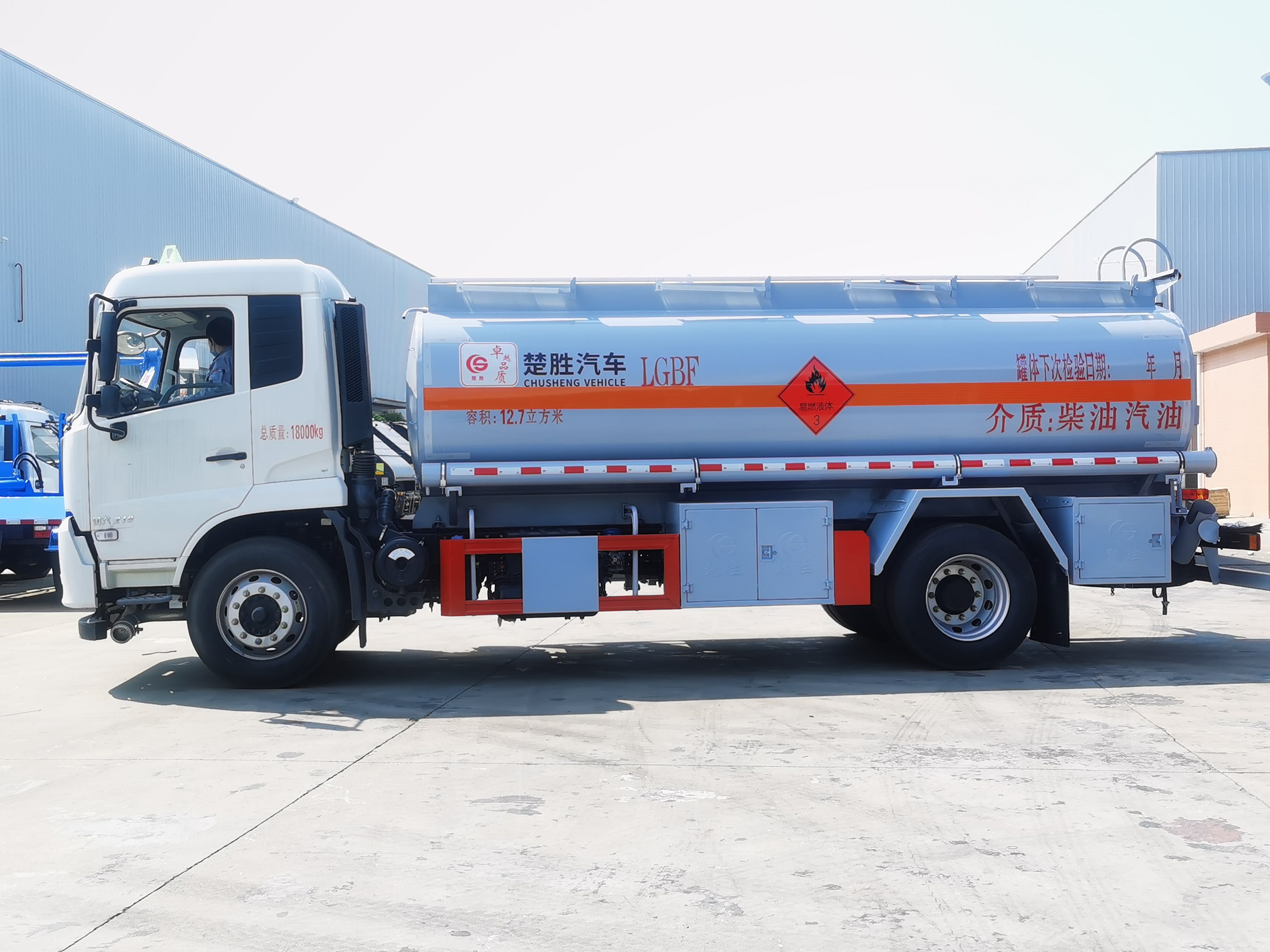 Dongfeng 6*4 Fuel Tanker Truck Diesel Steel Fuel Tank Truck