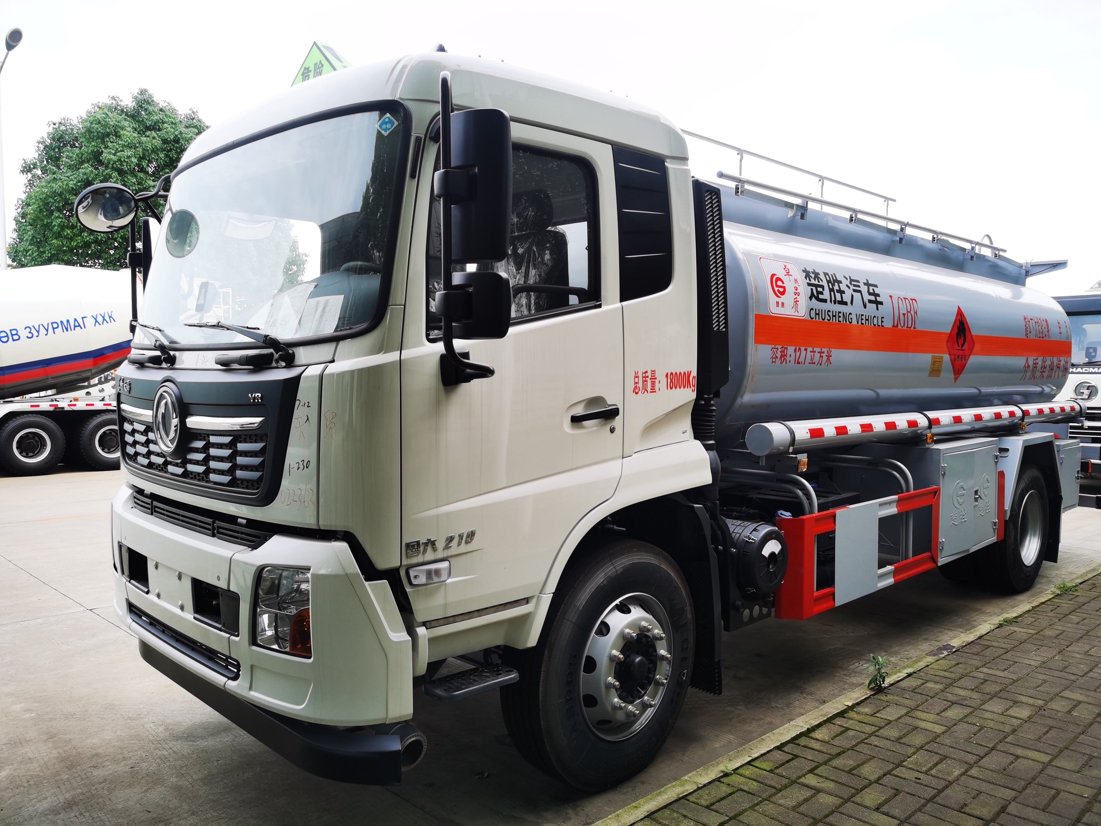 Dongfeng 6*4 Fuel Tanker Truck Diesel Steel Fuel Tank Truck