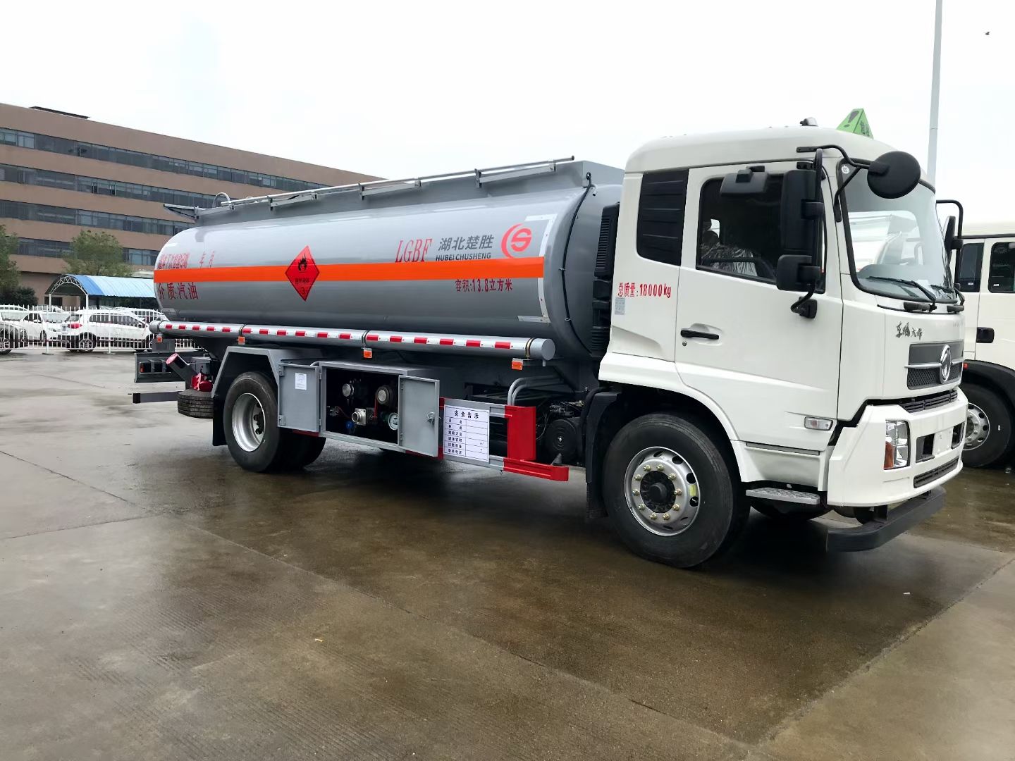 Dongfeng 6*4 Fuel Tanker Truck Diesel Steel Fuel Tank Truck