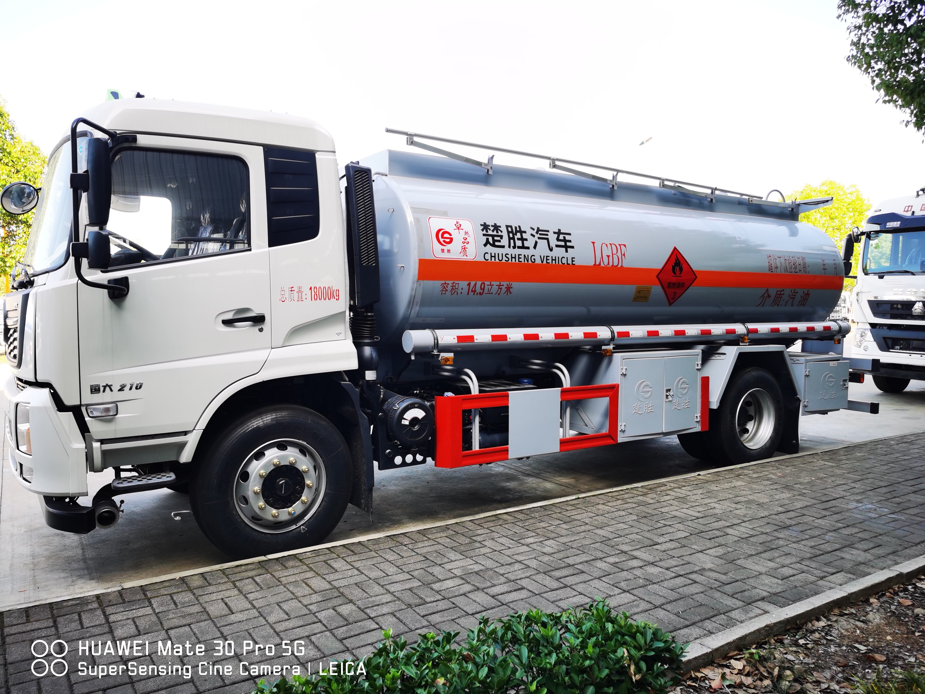 Dongfeng 6*4 Fuel Tanker Truck Diesel Steel Fuel Tank Truck