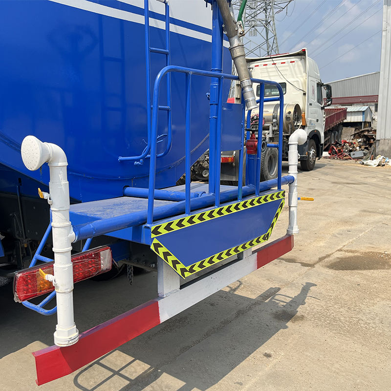 Used Sinotruk HOWO6x4 10 Wheels 20000L 25000L Road Sprinkler Water Tank Truck Water Bowser Truck