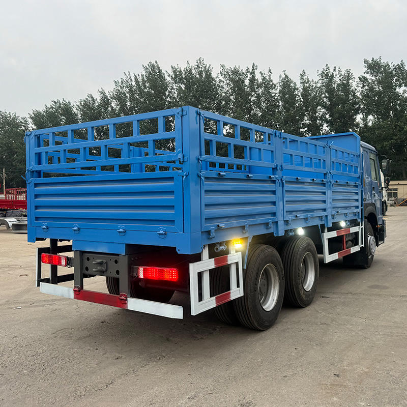 Livestock Transport Truck HOWO 6x4