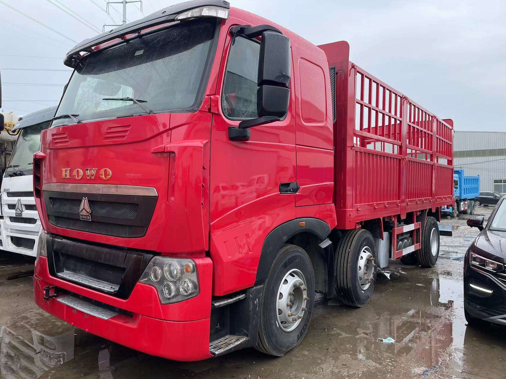 Livestock Transport Truck HOWO 6x4