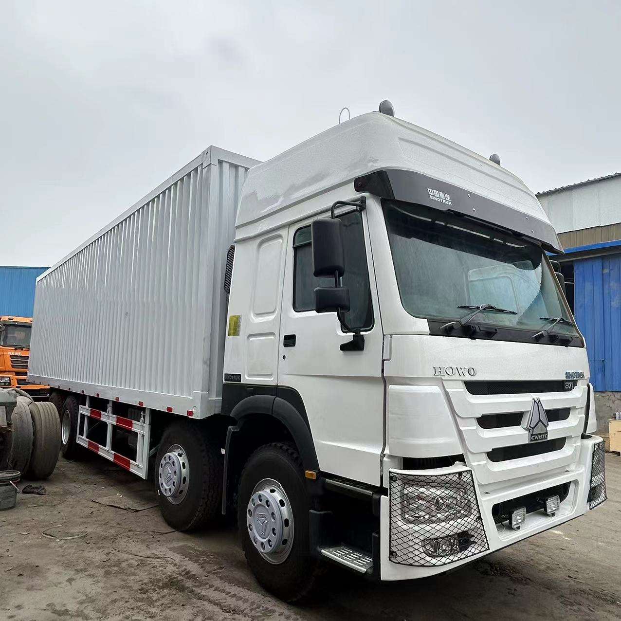 Commercial Box Truck Large Space  26 Ft Long Distance Express Distribution Howo Box Truck