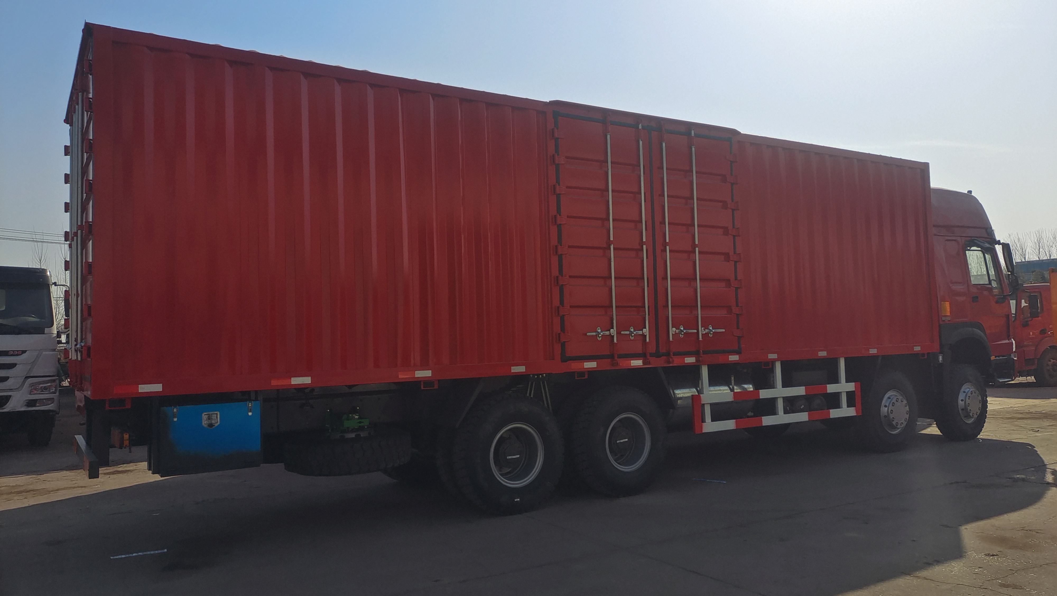 Commercial Box Truck Large Space  26 Ft Long Distance Express Distribution Howo Box Truck