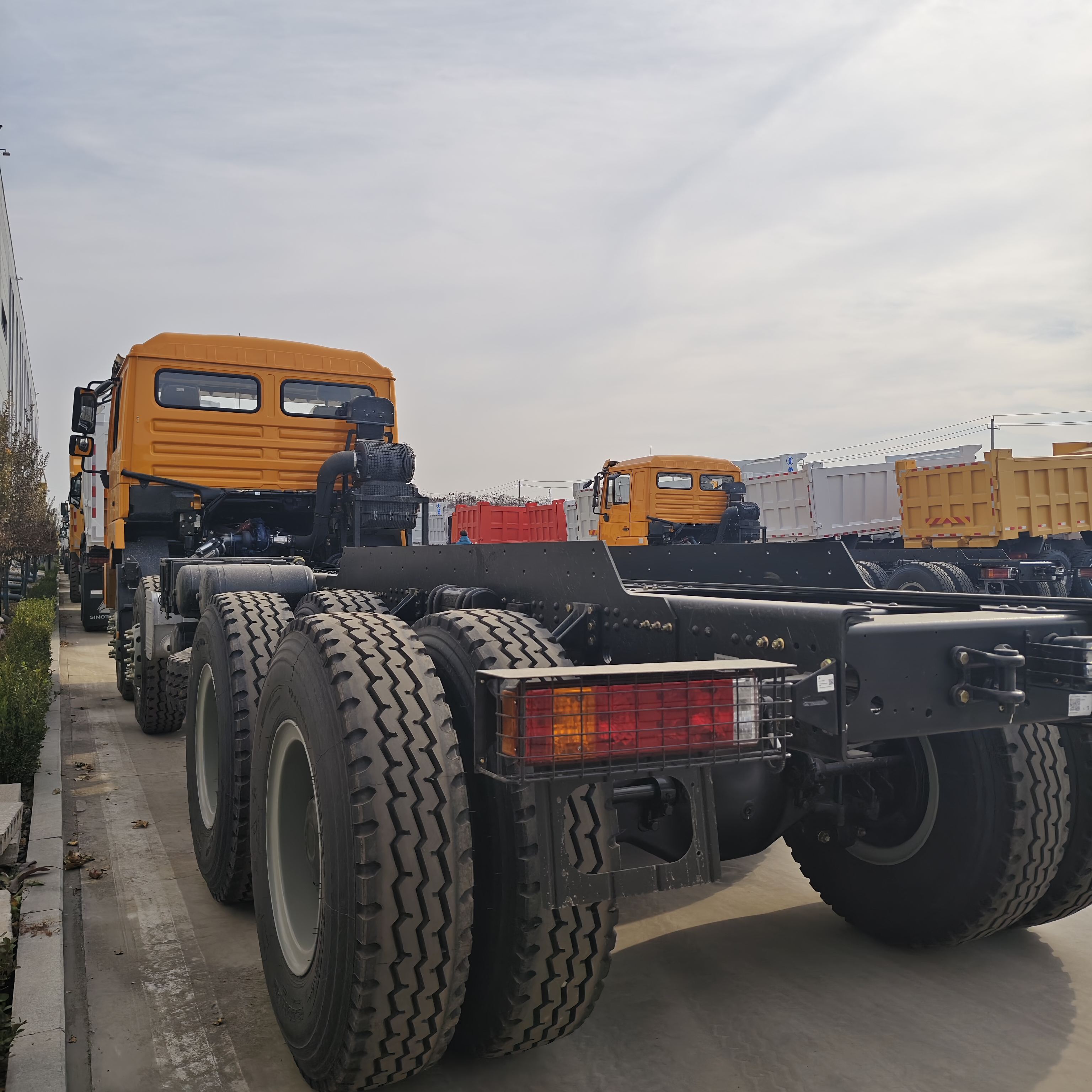 Shacman Heavy Truck 8X4 Tractor Truck Head  Traction Locomotive New Manual Diesel Used or New RHD 380HP
