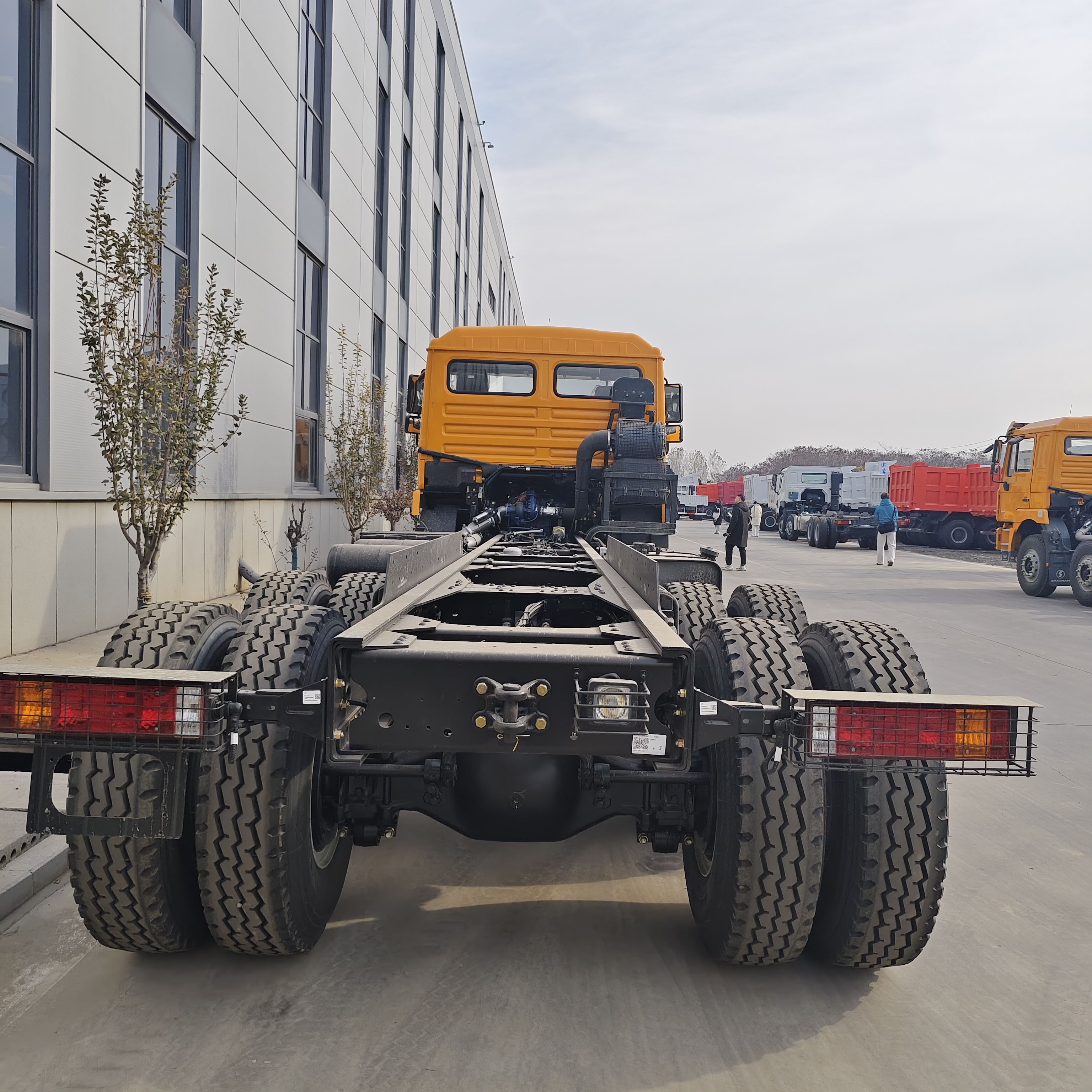 Shacman Heavy Truck 8X4 Tractor Truck Head  Traction Locomotive New Manual Diesel Used or New RHD 380HP